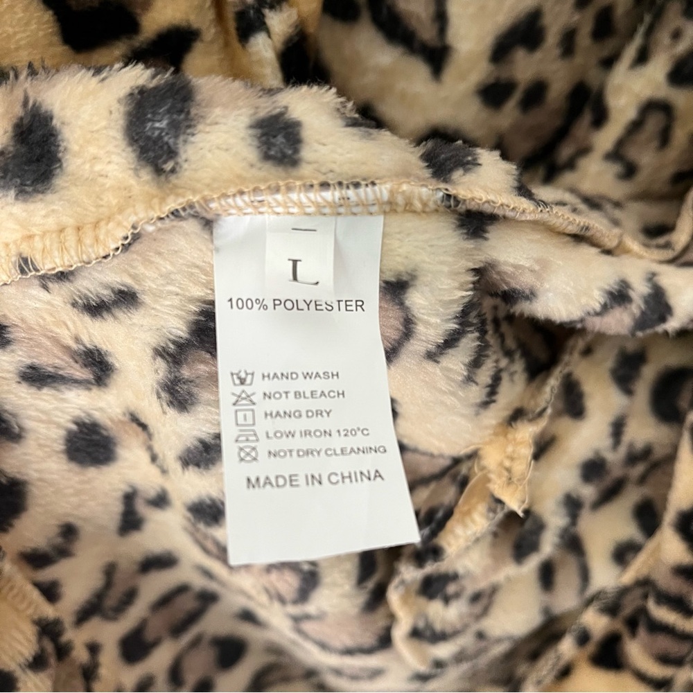 Faux Cheetah Print Large Collared Jacket with Pockets - Picture 5 of 6